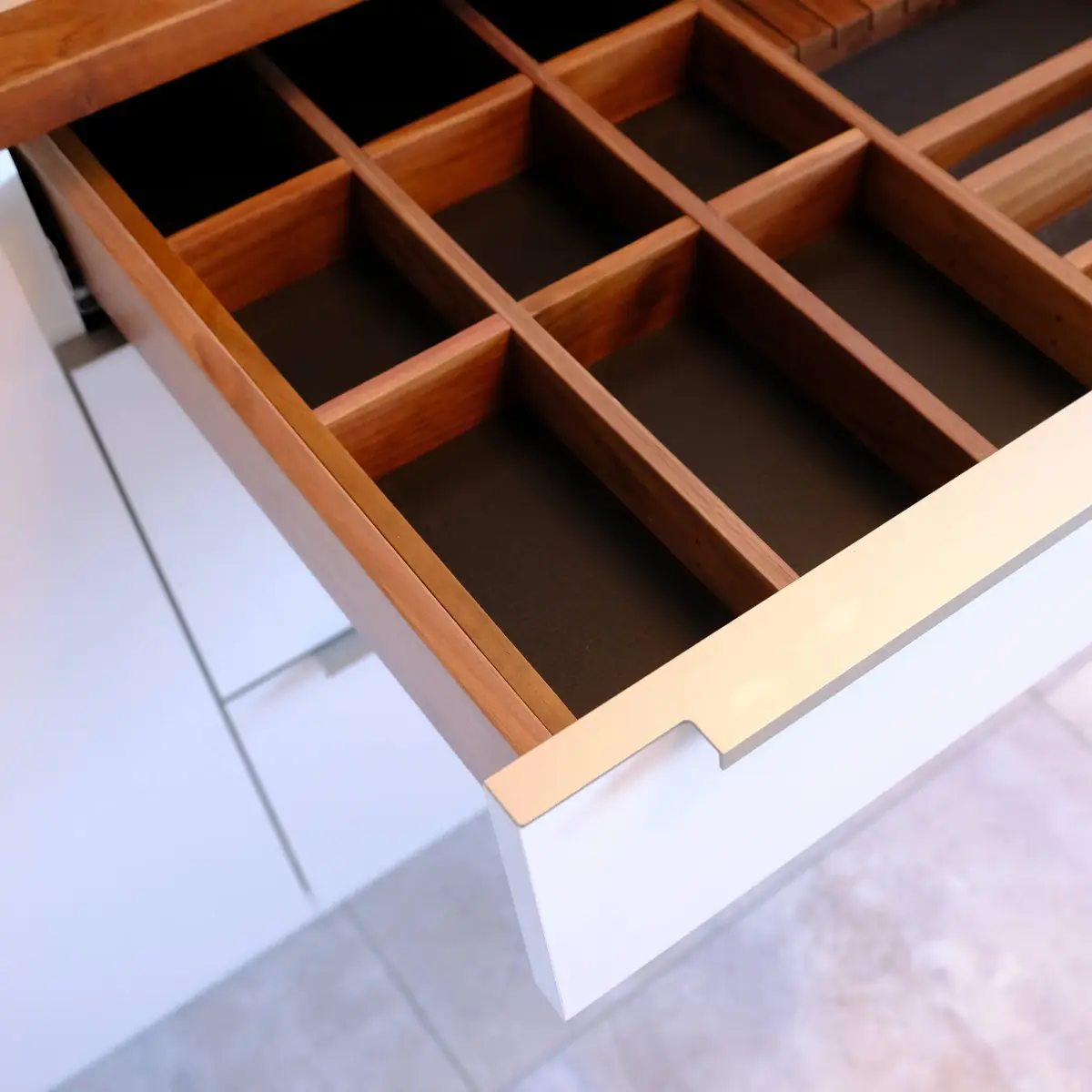 Schubkasten Küche Nussbaum mit Leder BA Möbeldesign