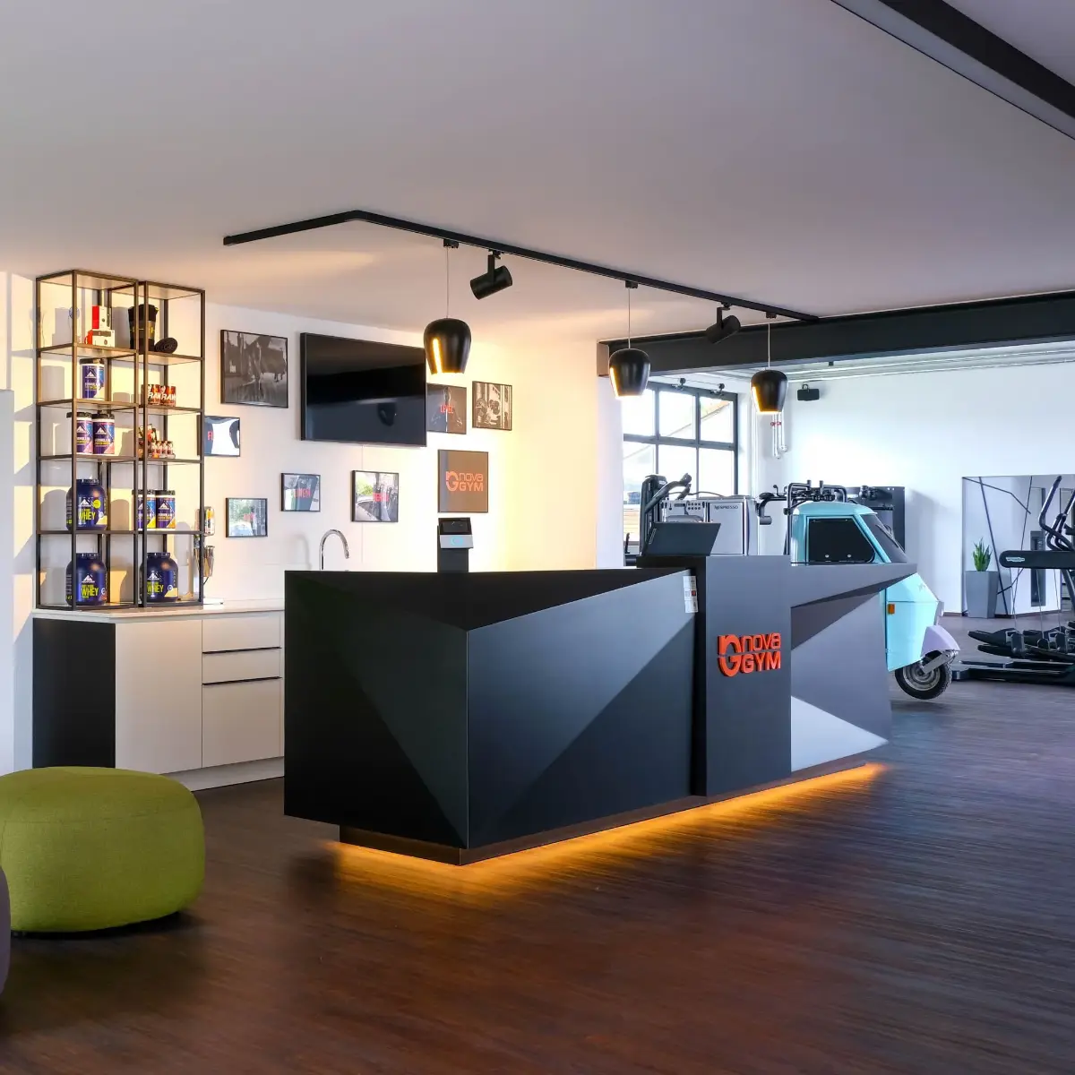 ba_moebeldesign_Fitnessstudio_Empfangstheke