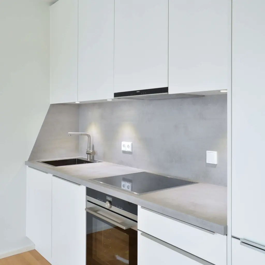 Schreinerküche modern weiss beton
